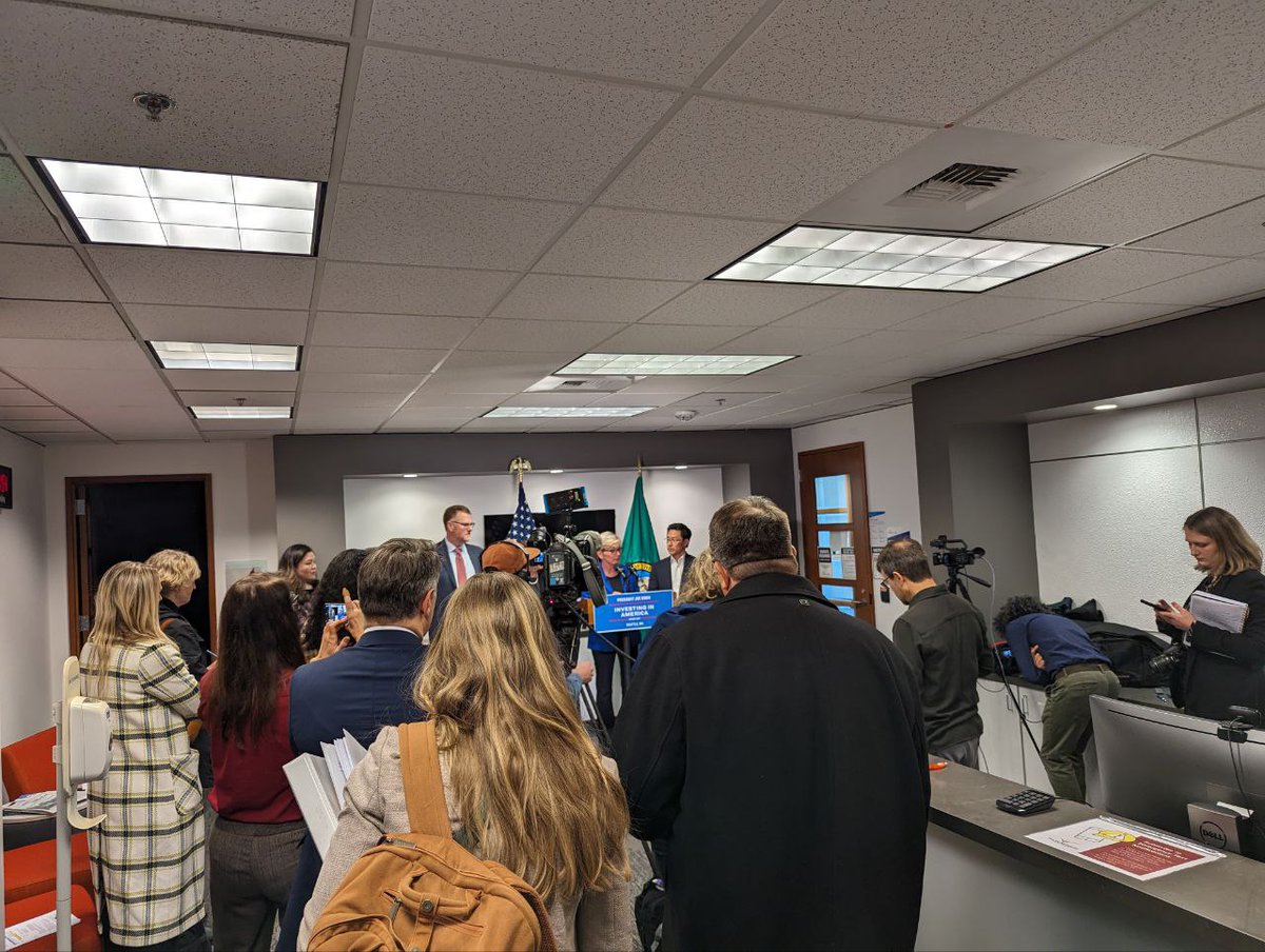 kelcema's tweet photo. We were proud to support the press conference for @SecGranholm at the @PNNLab on Friday, February 23rd, 2024. We provided a sound system with press multi, flags and one of our @JoeBiden toast lecterns topped with a Shure VIP dual-microphone kit. https://t.co/qkR3ThI60G