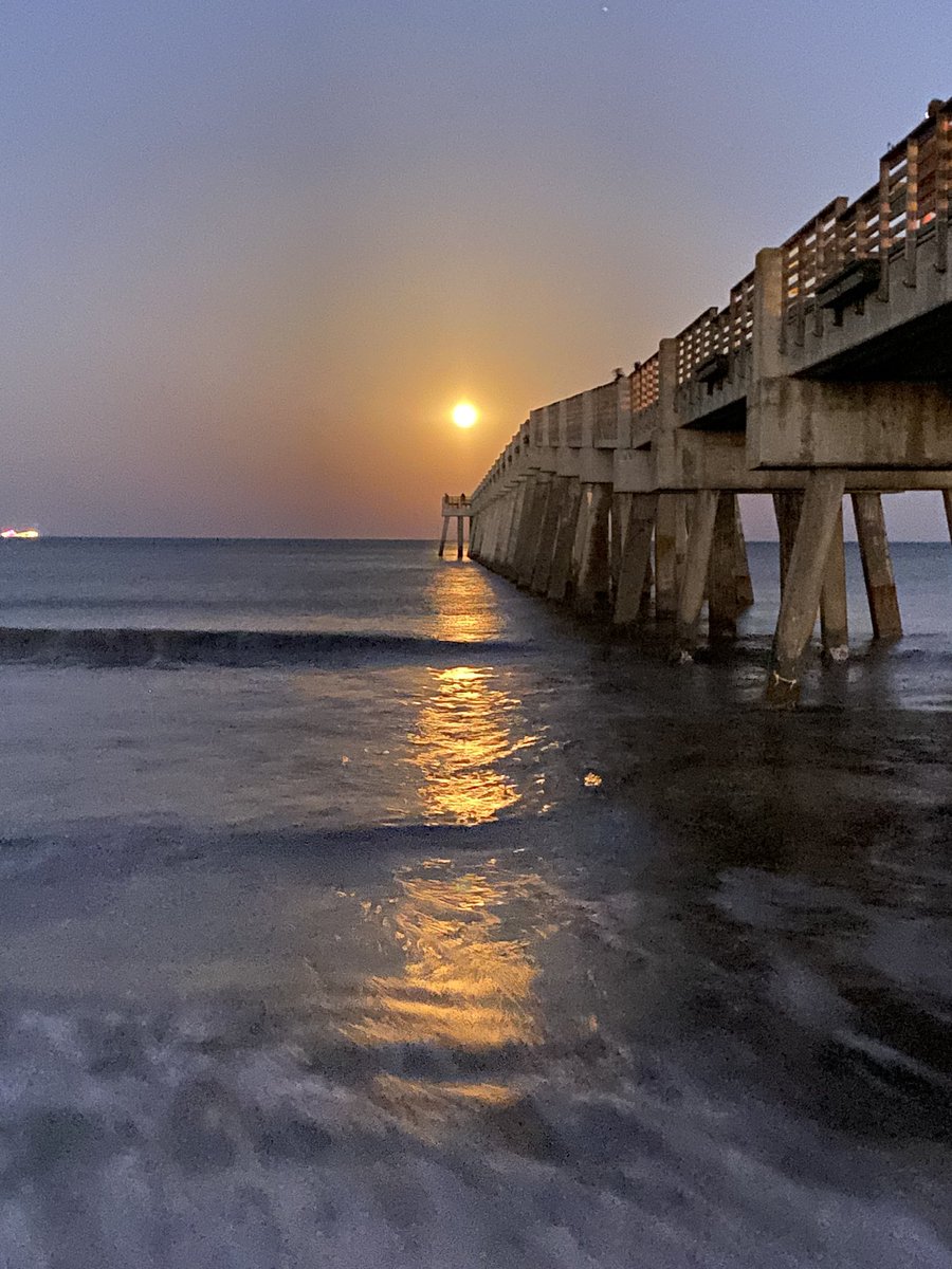 Thank U 2 both my colleagues & my patients & families for a truly wonderful 3-wks @MayoClinic @MayoClinicCV in #Jacksonville #Florida. This recent evening “moon set” provides a nice close to an incredible time. Can’t wait to see patients down here again next yr starting 02/17/25.