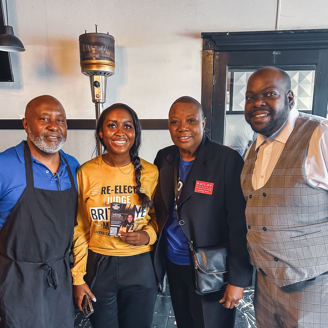 Vergil_Ratliff's tweet image. 🍳 Rise and shine with Aspire&apos;s community breakfast! 🌅 So grateful to Pastor Terrance Hall for inviting us to speak with seniors and share the importance of staying connected as a community. 🤝 #CommunityBreakfast #AspireStrong #StayConnected 💛 #SeniorsRock 🌞