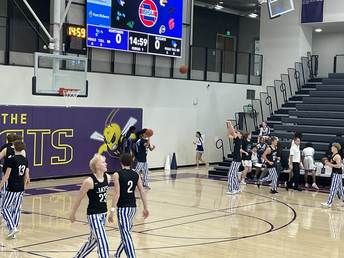 Let’s gooooo!!! Round two of districts coming up at 3! <a href="/BradenKracht/">Braden Kracht</a> looking GOOD!