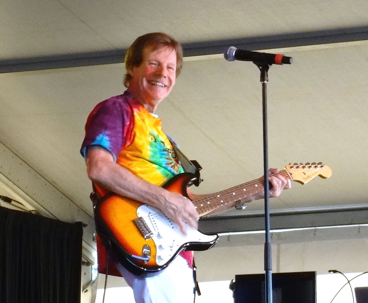 @Casual_Bob_ @rondante at the Happy Together Tour at the Marin County Fair in California on July 4, 2017.