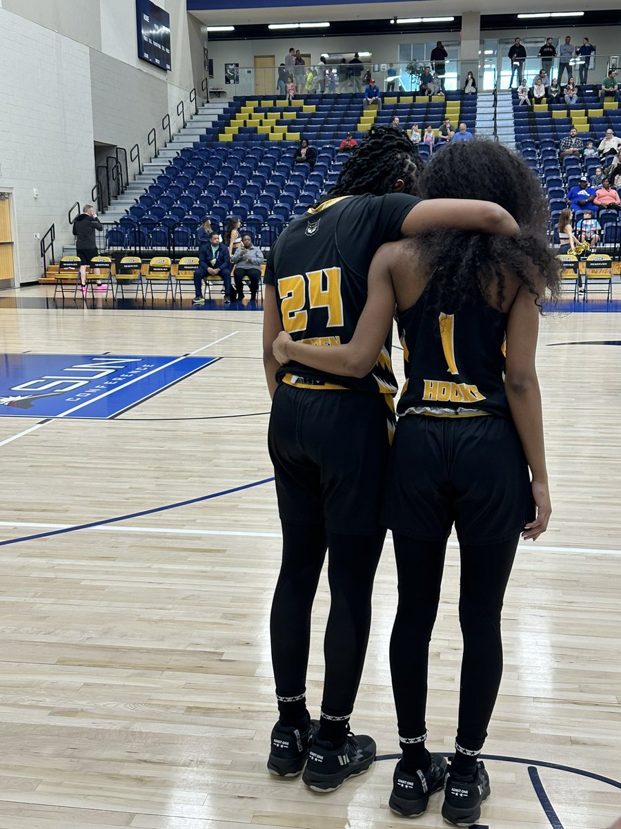 And these 2 connected again today and we got the TEAM Win. Thats the ball game at Queens and we are off to @ASUNWBB tournament at Stetson #HootyHoo🦉 
@only1carly 14 pts 5 rebs 5 asst
@prxnciss 20 pts 11 reb and another double double #iLove2SeeIT #ballHers 🏀
