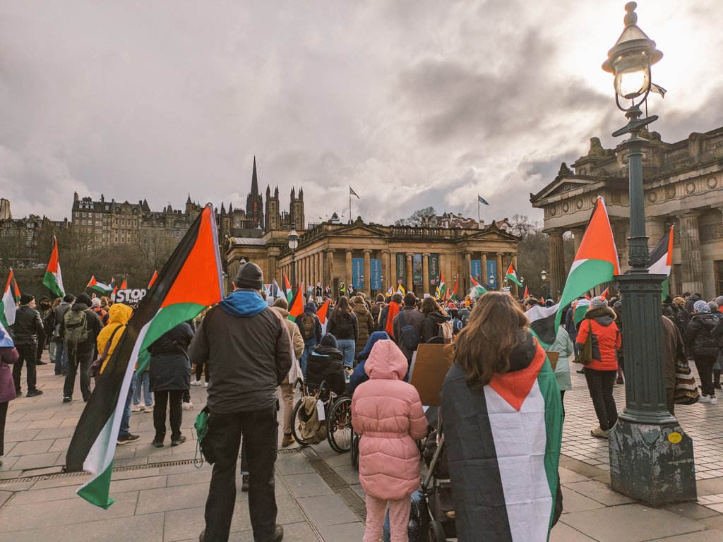 Sunak's violent mob in Edinburgh today... asking for peace. #FreePalesitne
