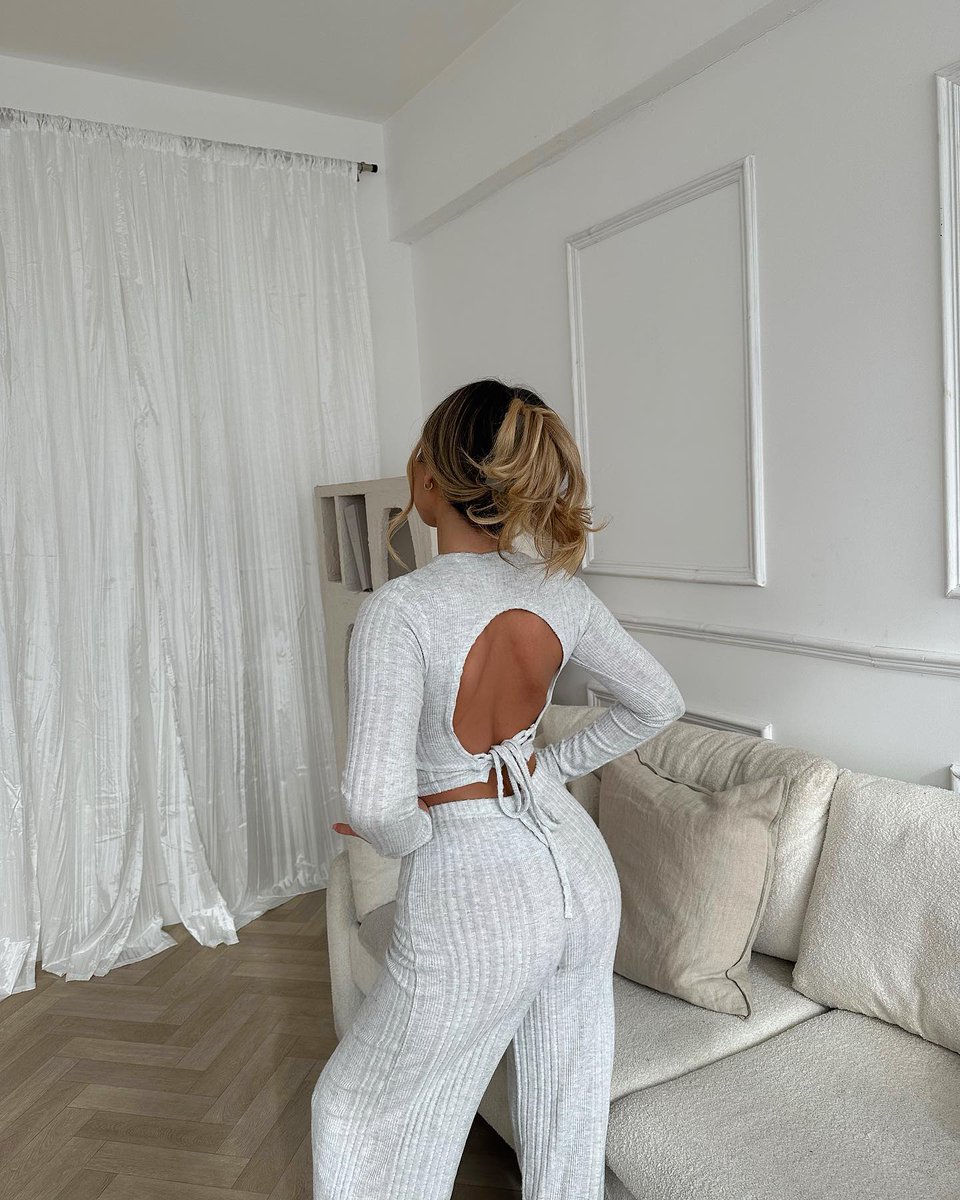 Staying in tonight? We've got the perfect lounge set for you...💌

Elevate your cosy girl game with our range of ultra comfortable yet stylish loungewear. 

missyempire.com/products/darci…