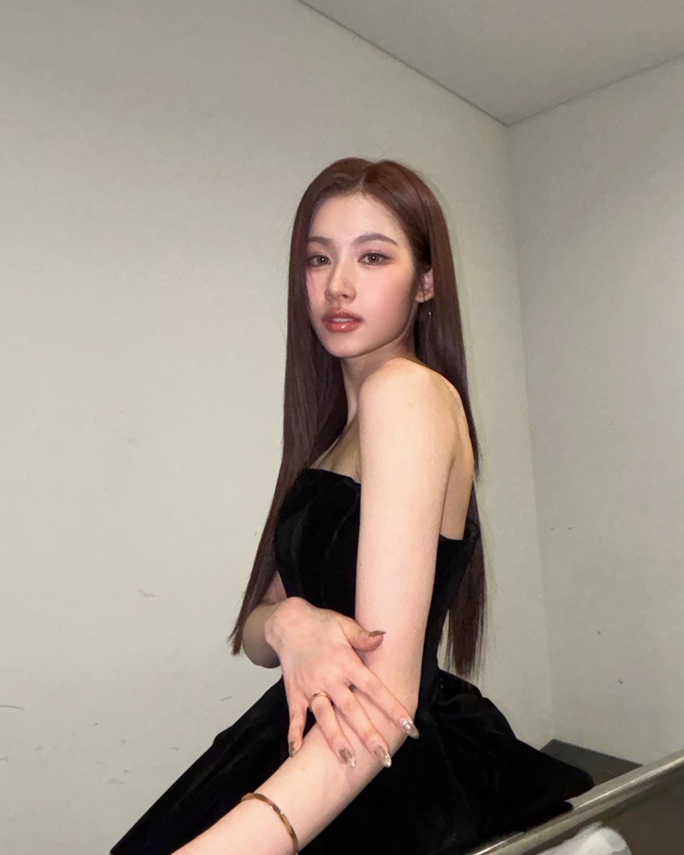 sana pics tweet media