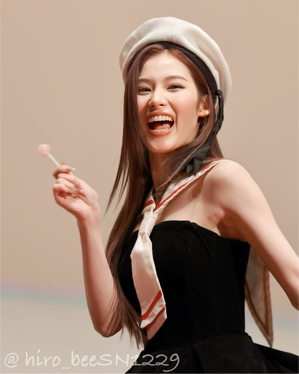 sana pics tweet media