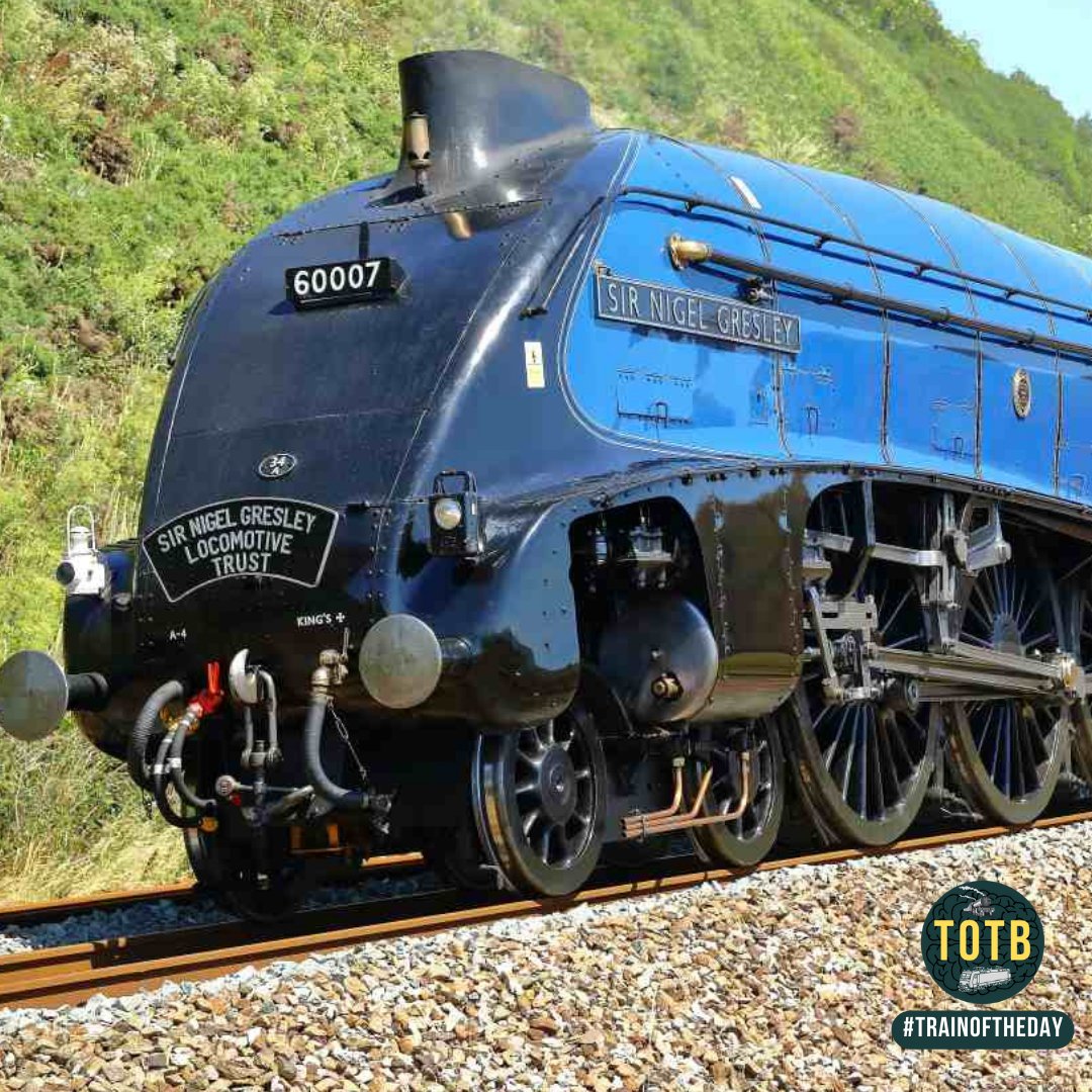 🚂 Sir Nigel Gresley has been back out on the ECML today!

🔵 How lucky are we to see the locomotive still doing what it was built to do all the way back in 1937?

🌟 15/10 - 🐐

#trainoftheday #totb #trains #railways #steam #steamengines #steamlocomotives #SirNigelGresley