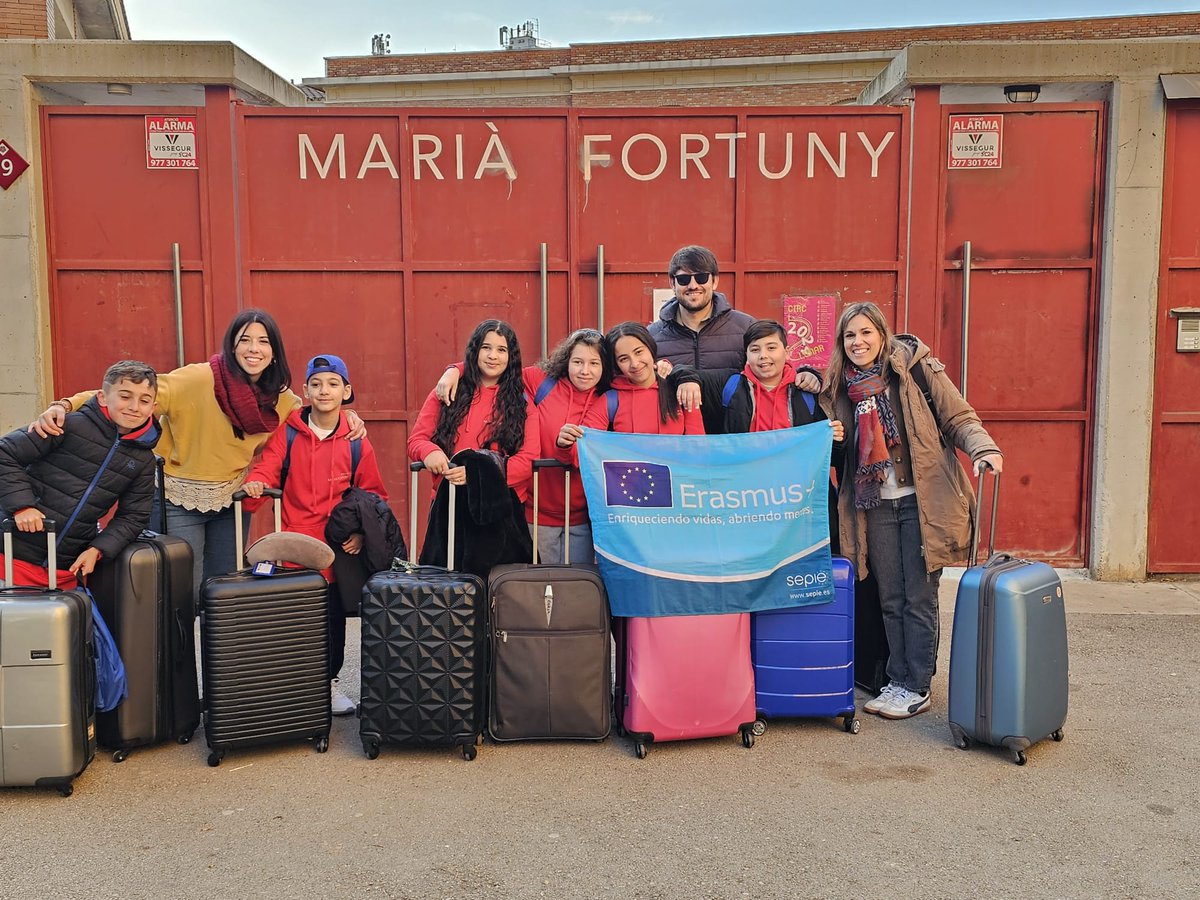 ErasmusMFortuny's tweet photo. Nova mobilitat #ErasmusPlus amb destinació a #Malta. 🇲🇹 🇪🇺

Matí d'autobús, maletes, aeroport i arribada a l'illa. 
A la tarda hem descobert els bonics carrers de Rabat i Mdina. 
Un primer dia de nervis i emocions. Un dia de primeres vegades.

Demà, continua l'aventura! https://t.co/GsxlywhqM9