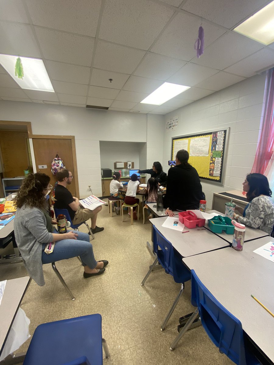 First grade team learning from the best! Thank you, Tara <a href="/TaraSch76/">Tara Schneider</a> <a href="/JcpsElemEla/">JCPS Elementary ELA</a>