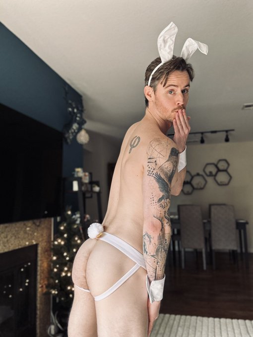 Silly rabbit. Tricks are for kids. 🐰 Vote for me and get a free VIP sub. https://t.co/KWAv71Xdb9 https://t