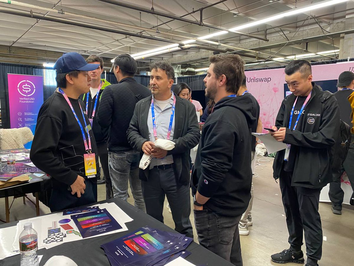 What an exciting time at #ETHDenver24! We've got fantastic opportunities to engage with you all! Massive gratitude to Professor Gün, the Founder of Avalabs, for disscuing our project and grasping our unique needs in just 3 seconds! Swing by and say hi to snag some #Hetu gifts!