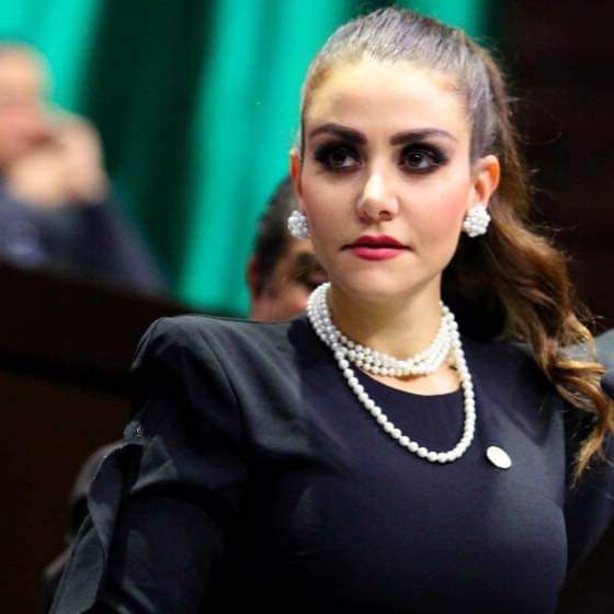 DiarioEpicentro's tweet photo. #AlMomento | 👉 Se confirma que @Naysalvatori será la #Candidata de #Morena por la #DiputaciónLocal del #DistritoXVIII con cabecera en #SanPedro y #SanAndrésCholula

En 2018 Nay Salvatori fue Diputada Federal y éste 2024 buscaba ser candidata a la presidencia municipal de Cholula https://t.co/xex8nHy0Bo