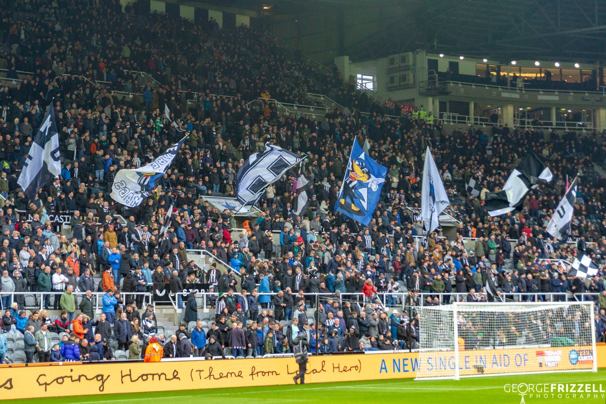 What a great display by Wor Flags to local hero @MarkKnopfler and to the squad as 'Brothers in Arms'. definitely the result that we wanted on the pitch too and a 👏 to those in the lower levels that braved the rain! @worflags @Nusc2023 @ToonMouthTyne @NUFC @ChronicleNUFC #NEWWOL