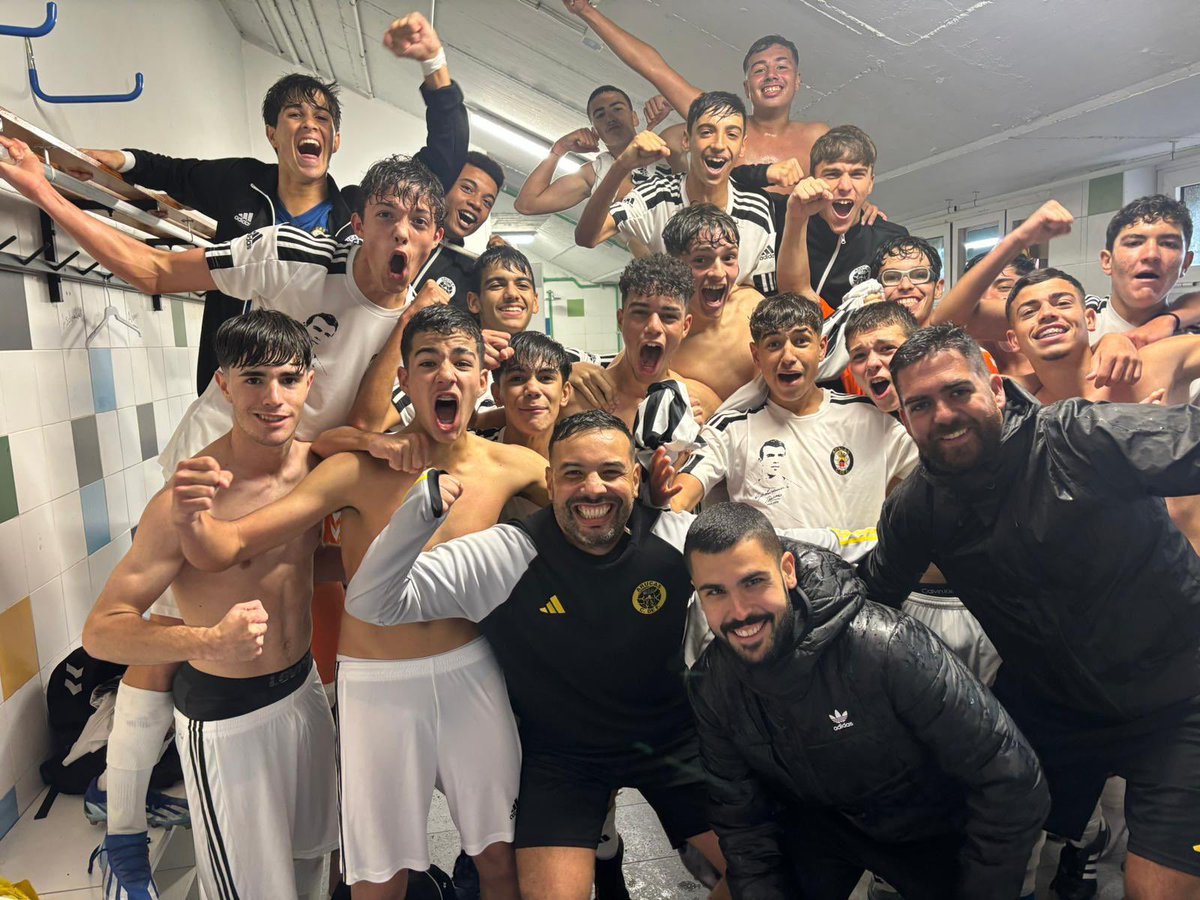 arucascf's tweet photo. 🔥 Victoria importante de nuestro Cadete Autonómico 🔥

¡¡EQUIPAZO!! ⚔️ 
¡Gran trabajo! 👏🏼 

Una victoria que viene con las mismas vibes que nuestro patrocinador, #elrincondeohana 🤩

#Blanquinegros 🤍 https://t.co/MESFI3Fm14