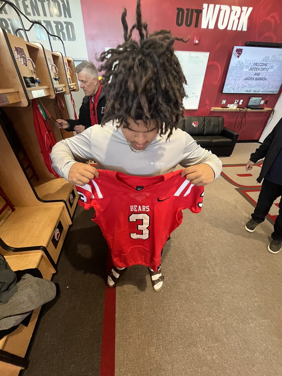 JaidennBarronn's tweet photo. Thank you @JosephVerria and @BSU_Football_  for making me feel very welcomed to your program and campus! I had an amazing time for my first visit! Go Bears🐻
@hdcoach_mark @CoachGroneqb @CoachLG @bnbscootandrews https://t.co/FTCZtCSyJH