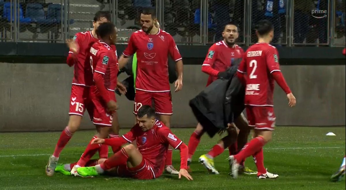 2nivergos's tweet photo. 90e + 6' +4'' : égalisation (2-2) de @USConcarneau à @usldunkerque : c'est beau quand même !
#Football #Ligue2 @Ligue2BKT #Concarneau @maligue2 @TelegrammeSport #USLDUSC @villeconcarneau https://t.co/cFPf1y7khS