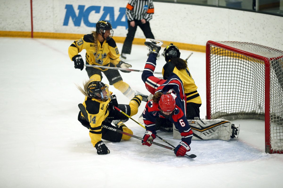 d3photography's tweet photo. Some of the shots from the first two periods of @MIACathletics women's hockey championship in Saint Peter between @SMUSID and @GustieAthletics #USCHO https://t.co/iM1IdaSGS1