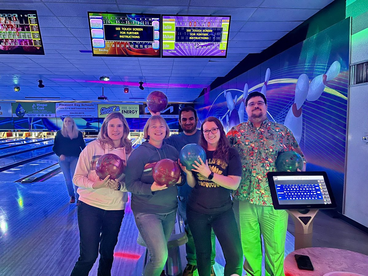 WVUIDfellowship's tweet image. Cosmic bowling night with ID to celebrate end of winter (hopefully?) @BeckyReece12 @pseudomonalisa