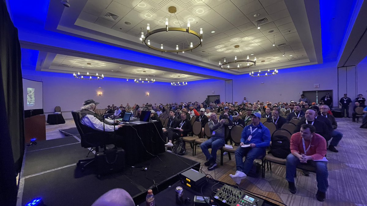 Epic OL session from Legendary Coach Bob Wylie! Don’t miss his Keynote talk tonight at #NikeCOYPDX2024