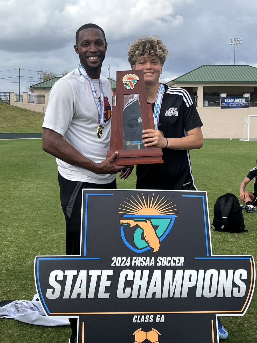 Federal Hwy takeover in full swing! Our South Broward High School Boys Soccer team @southbrowardsoccer did it – they won the 2024 FHSAA Class 6A State Championship! 🏆⚽️ Let the celebration begin!!! 🎊 #StateChamps #SouthBrowardSoccer 🔴🟡🥇