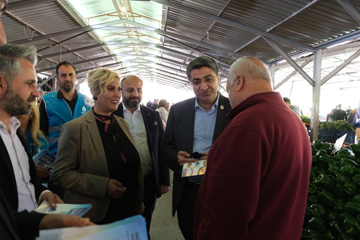 1️⃣Genel Başk.Yard. ve Mersin Millet Vekilimiz Sn.<a href="/emin_ekmen/">Mehmet Emin Ekmen</a> ile Güneykent ve Kurdali Mahallelerimizde kurulan Halk Pazarlarını ziyaret ederek, vatandaşlarımızın kıymetli oylarına talip olduk. 
#âlembuysadevasensin #sultanaydoğanbaşkan #toroslarınçalışansesi #yereldekadınayervar