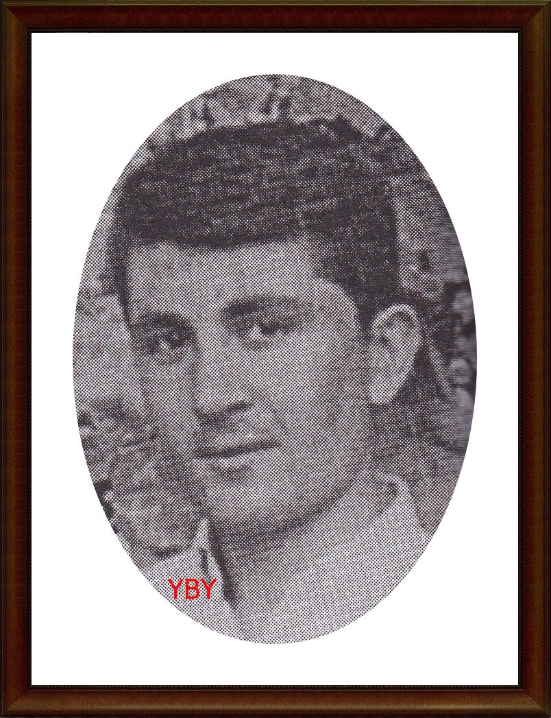 #HüseyinGüngör #Ankara #Siteler’de oturuyordu. Ailece Ülkücülerdi. Siteler’de tuhafiye dükkanı işletiyordu. Ülkücü gençlere maddi manevi yardımcı olmasından dolayı komünist militanlar tarafından boy hedefi haline gelmişti.

#21Şubat1980 günü dükkanına müşteri gibi giren bir