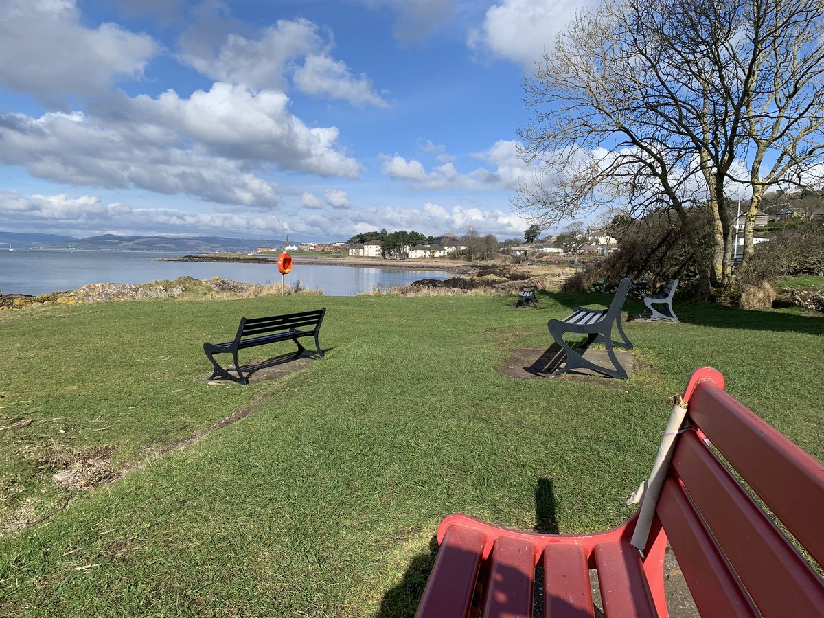 As the sun was shining this morning I couldn’t resist staying in #Largs  & going for a walk, to take time to sit in the sun, & just enjoy the beauty of #NorthAyrshire. Lovely to bump into @Wall50 & hubby who were of similar mind! #Spring #perfectday #breathingspace