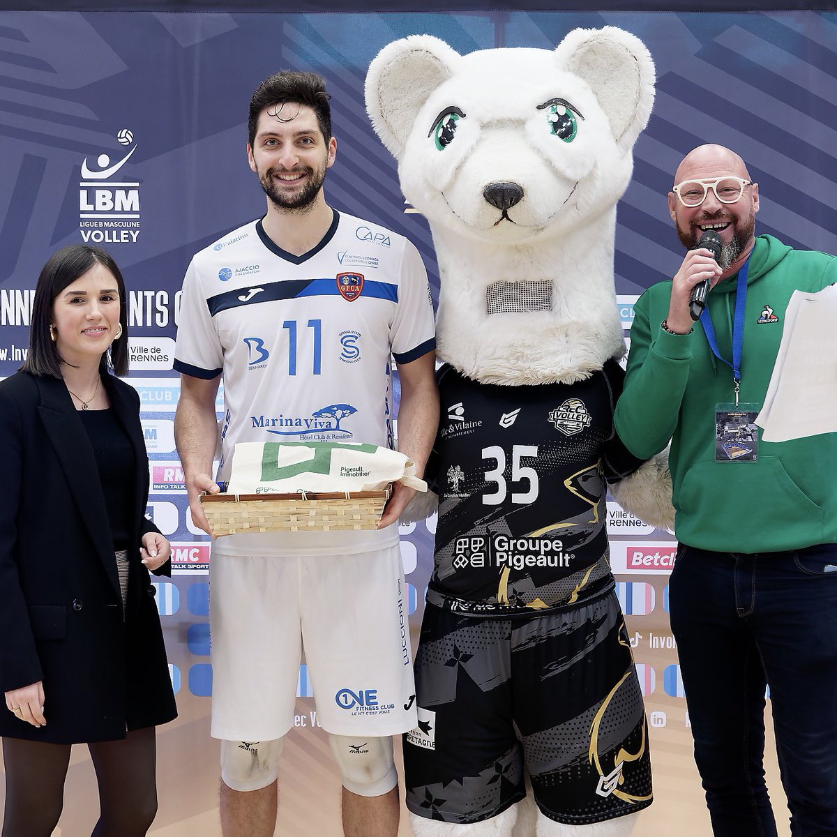 GFCAVolleyBall's tweet photo. 𝗝𝟮𝟭 𝗥𝗘𝗡𝗡𝗘𝗦 🅅🅂 𝗚𝗙𝗖𝗔 [2/3]
[25/17; 14/25; 25/17; 19/25; 9/15]

 👊💥𝙑𝙄𝙏𝙏𝙊𝙍𝙄𝘼!!

🤩 Bravo à Sébastien Roatta , MVP du match!!

🔥𝙁𝙊𝙍𝙕𝘼 𝙂𝙁𝘾𝘼 🔴🔵

#gfcavolley #gfca #forzagfca #lnv #lbm #ffvolley #volleypro #volleyball #sportpro #ajaccio #corse https://t.co/e3igCZen4p