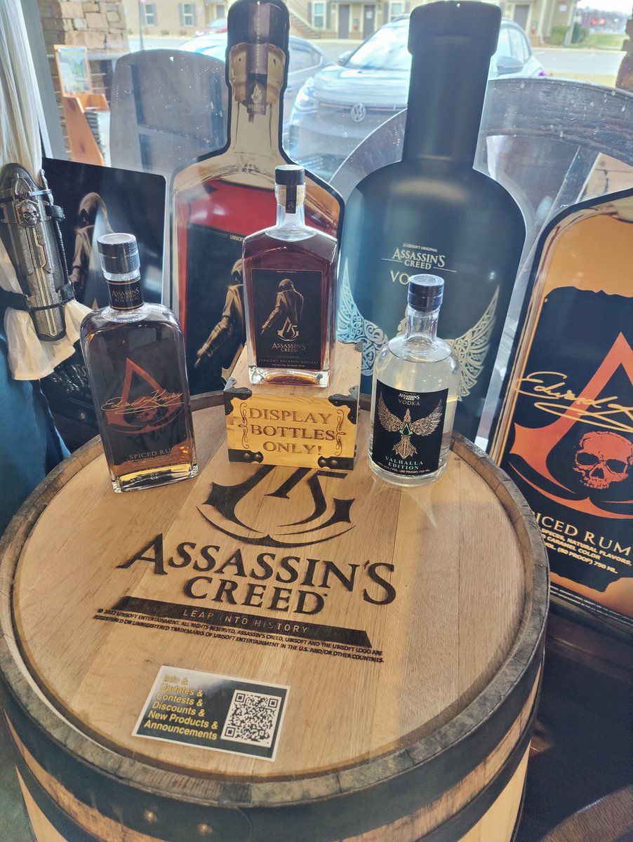 Sean_D_James's tweet photo. Just got back home from my week long anniversary in the great state of @GovBillLee & all I can say is @SugarlandsShine is still my 1 #moonshine but thanks to an ad placed in @Leairis3 comicbook #RAIN @TNLegend_4 is my new 2. @midnightmoonusa #Top3 It's #shinetime all the time. https://t.co/YcF5WAl4ye