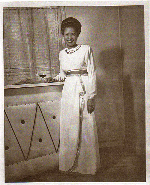 CoraCHarrington's tweet image. The Vogue Archives just called me a bot for opening too many tabs about 1920s fashion, so this is the perfect time for me to tell you about one of the most important people in Fashion History you probably don’t know: Lois K. Alexander-Lane.