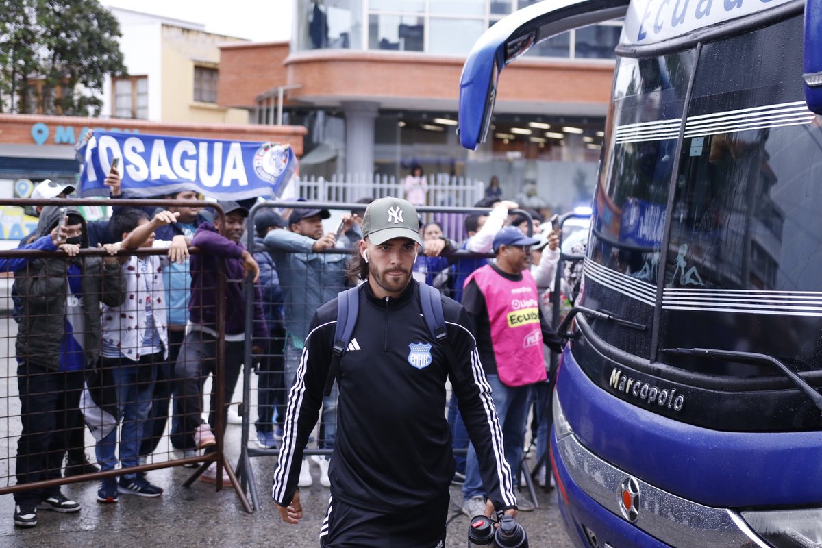 Hinchabombillo2's tweet photo. Vamos Bandaaaaa
Hoy tenemos que Ganar CTM

#Emelec | #CSEemelec | #HinchaBombillo | #LigaProEcuabet2024 https://t.co/1zy49IPdo8