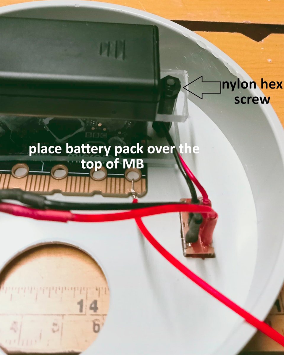 CoreElecAU's tweet image. A handful of #Microbits can create an innovative game show buzzer system. Tai over on the #CoreElectronics #forum shared their build with us. A handy enclosure made from PVC piping houses the Micro:bit, battery pack and arcade buttons. coreelec.io/104