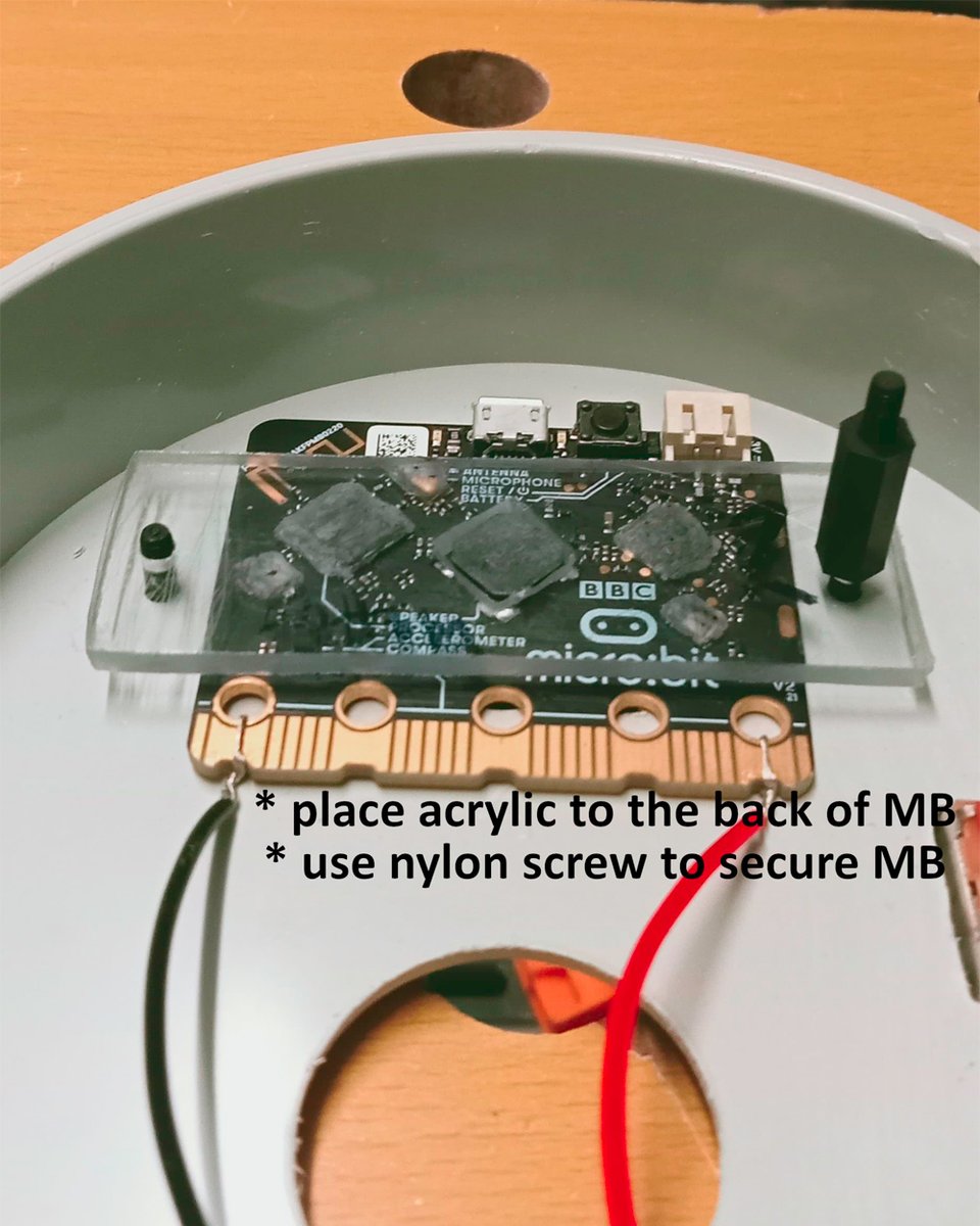 CoreElecAU's tweet image. A handful of #Microbits can create an innovative game show buzzer system. Tai over on the #CoreElectronics #forum shared their build with us. A handy enclosure made from PVC piping houses the Micro:bit, battery pack and arcade buttons. coreelec.io/104