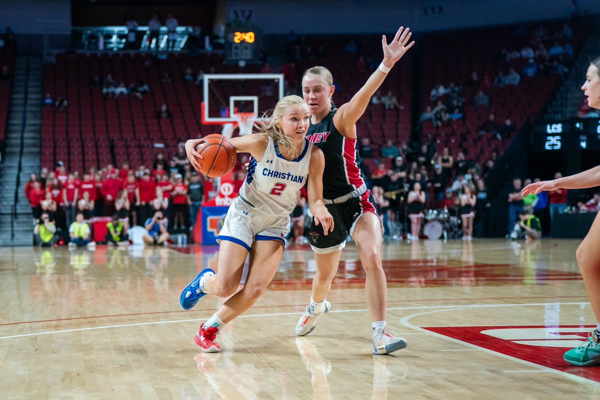 Presenting your Class C-1 All-Tournament Team. 𝓣𝓱𝓮 𝓢𝓾𝓹𝓮𝓻 𝓢𝓲𝔁 Maggie Herbek - @GICCGirlsBball @OGoltl - @BridgeportGBB @KarsynLeeling - @Sidney_Raiders Maci Pittenger and Kenadee Ailes - @LCS_GBB CAPTAIN - Mattie Kassebaum #nebpreps // 📸: @CoachPlacke