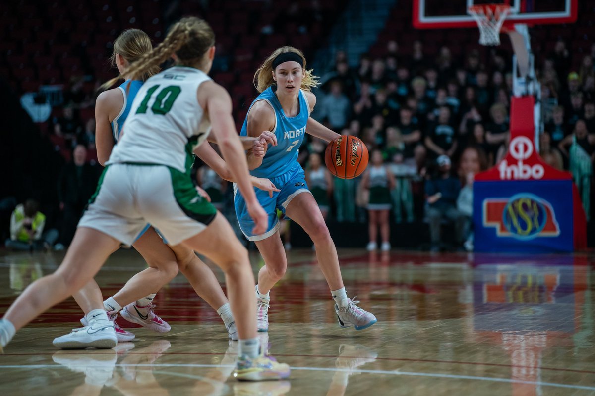 Presenting your Class B All-Tournament Team. 𝓣𝓱𝓮 𝓢𝓾𝓹𝓮𝓻 𝓢𝓲𝔁 @StablerAlijah4 - @LadyOBasketball @MollyLadwig5, Peyton McCabe - @SkuttGBB @ReeseBooth_ and Makenna Murphy - @ElkNorthGBB CAPTAIN - @Brittprince23 #nebpreps // 📸: @CoachPlacke