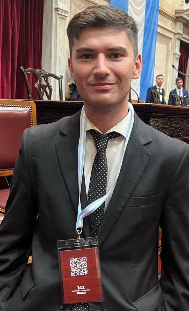 PonzistaAnti's tweet photo. Felicitaciones a Tomas Jurado alias @ElPelucaMilei ya en modo funcionario publico acreditado ayer en el congreso

Con la tuya contribuyente!!! https://t.co/o7unLPpjA6