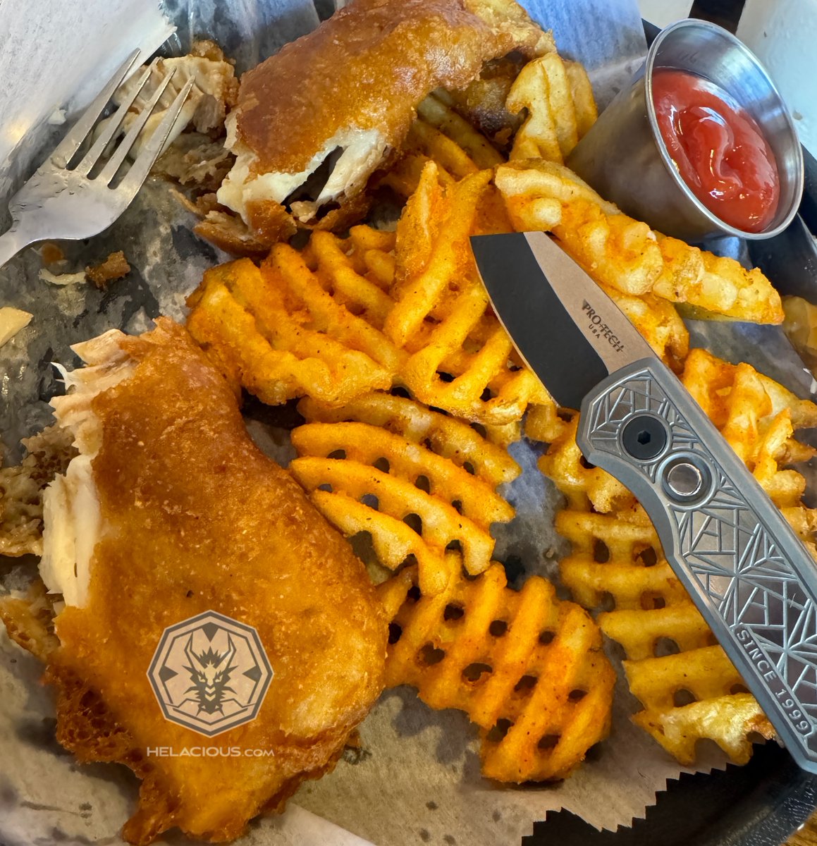 Fish & Chips & Runt!  Whats for dinner tonight? #knifepics
#helacious #helaciousblades #edc #edccommunity #edccarry  #edcgear #knifelife  #knifemom #lakewylie #yorkcounty #pocketdump #everyday_tactical
