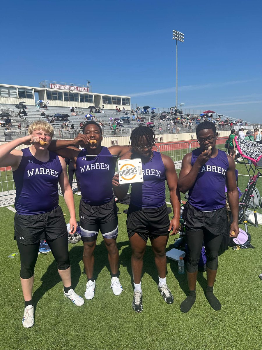 CoachGatian's tweet photo. Congratulations @WARREN_TFXC winning the Throwers Relay 🍗🥇🍗🥇🍗🥇 @calcarpenterr @AlecCrosby10 @Lee_thompsonJr #twitterlessBen https://t.co/JakZ0tEfyj