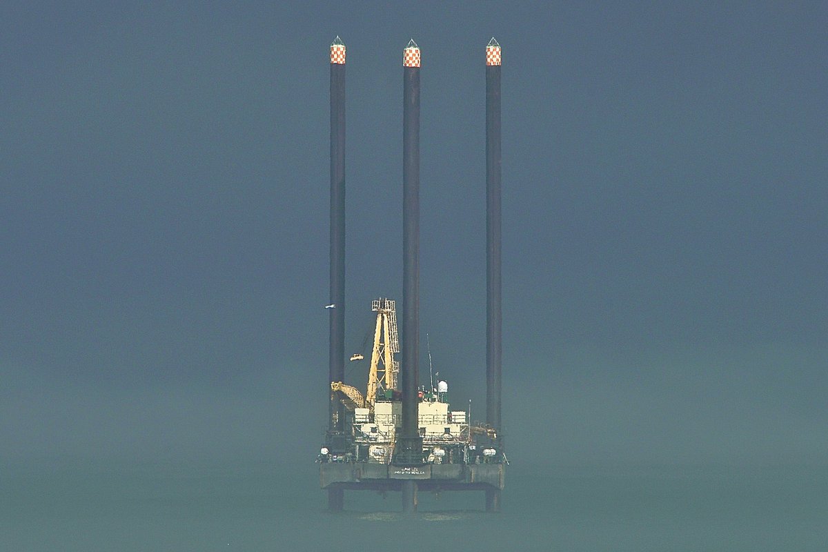 johnmorgan726's tweet photo. The #JackUpWorkPlatform #RamXII IMO:8764975 ๐บ๐ธ 1.2nm from my CPA. https://t.co/HMS7rE696x