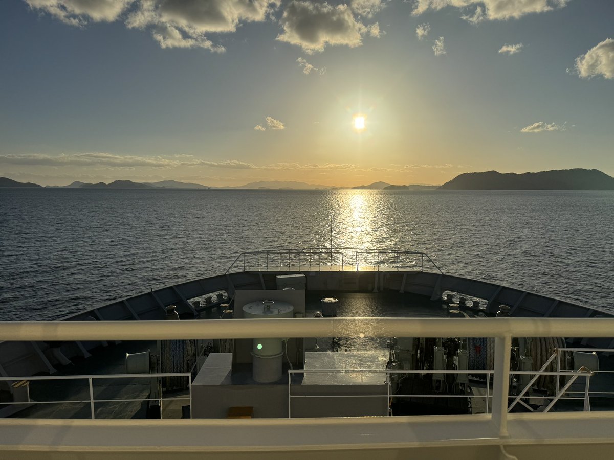 takabo77's tweet photo. The Seto Inland Sea surrounded by islands is beautiful!
#island #officer #maritimeofficer #sailor #seamenslife #lifeonship https://t.co/XdCzWJVabh