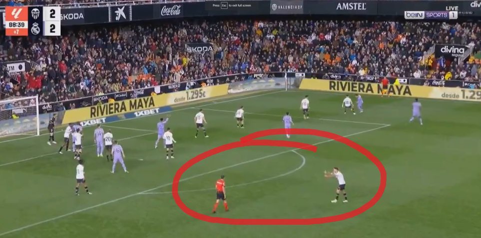 centregoals's tweet photo. 🚨🚨| Here we go….

90+9….Real Madrid were on the attack in the last minute of the game, the ball is cleared from a corner and the Referee blows for full time, Madrid then play the ball to the edge of the box and whip a ball too Bellingham who scores….RULED OUT due to the Referee blowing at Full Time⌛️

After the Final Whistle BOTH!! Rudiger and Bellingham were SENT OFF for their reactions 🔴

I need a lie down…..