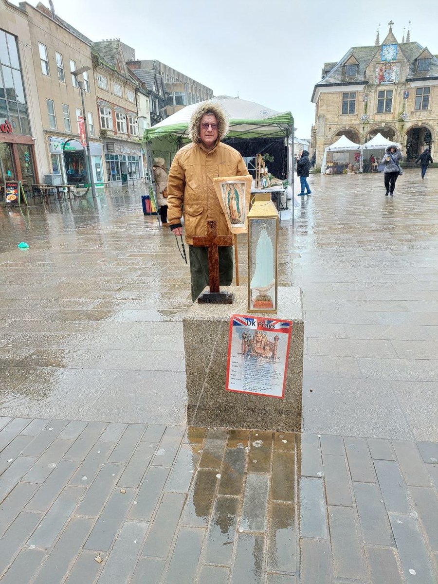 uk_prays's tweet photo. Pouring with rain today but five people came up to talk to us. We gave out about 10 rosaries altogether and some flyers. It was a lovely UKprays. https://t.co/HMF6uOG4mF