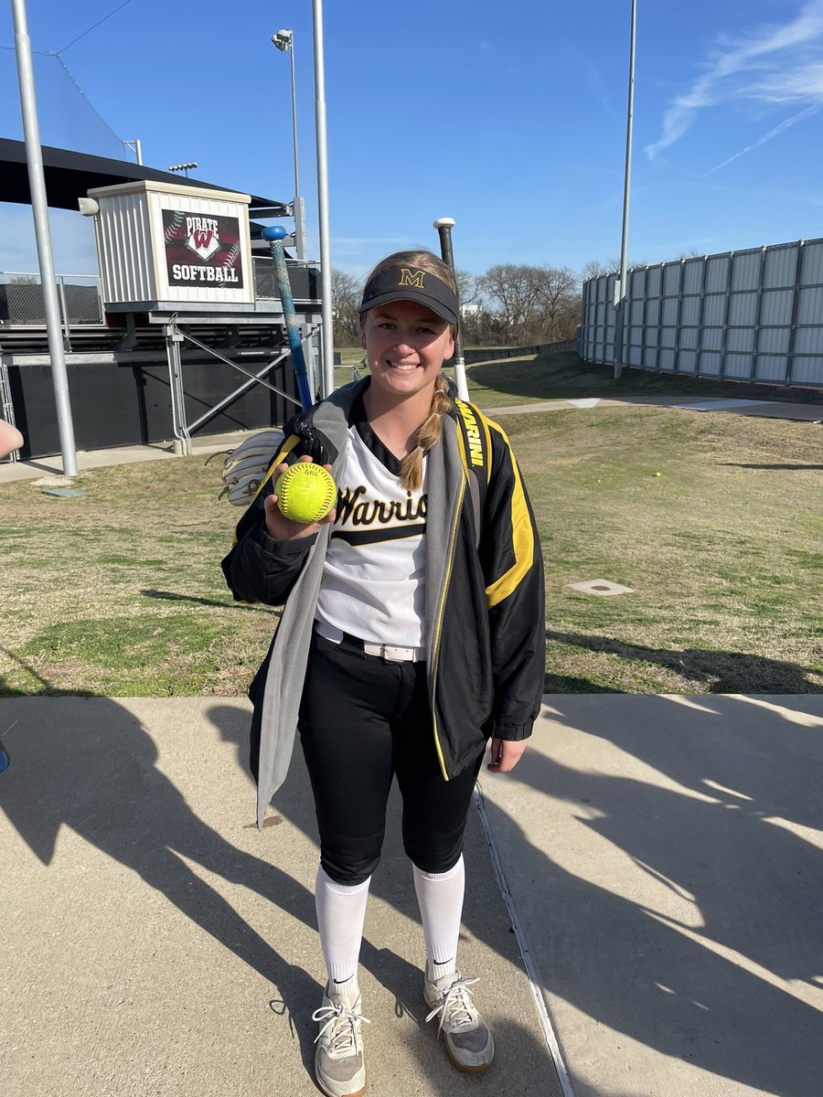 Beautiful day for softball! Nat took advantage and sent one flying over the fence! 🖤🥎💛