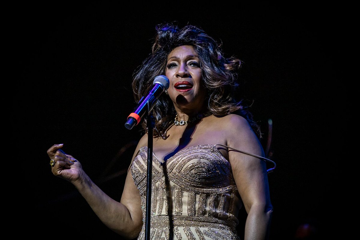 Happy 80th birthday #MaryWilson (#theSupremes). R.I.P. Dreamgirl. Photo for MAGNET by @wesorshoski. Read our live review of @MWilsonSupreme and @MARTHAREEVESvan: magnetmagazine.com/2019/05/24/mot…