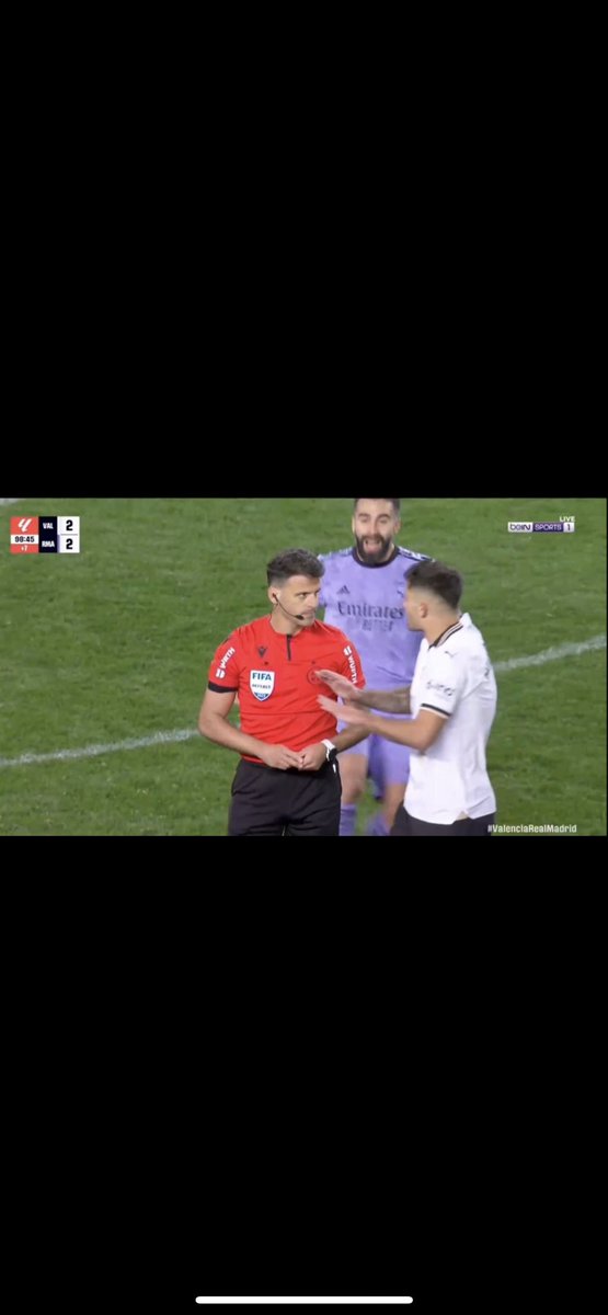 الحكم ذا المفروض يحكم للهلال على نفس جوهم متى ما يبونه يصفر يصفر