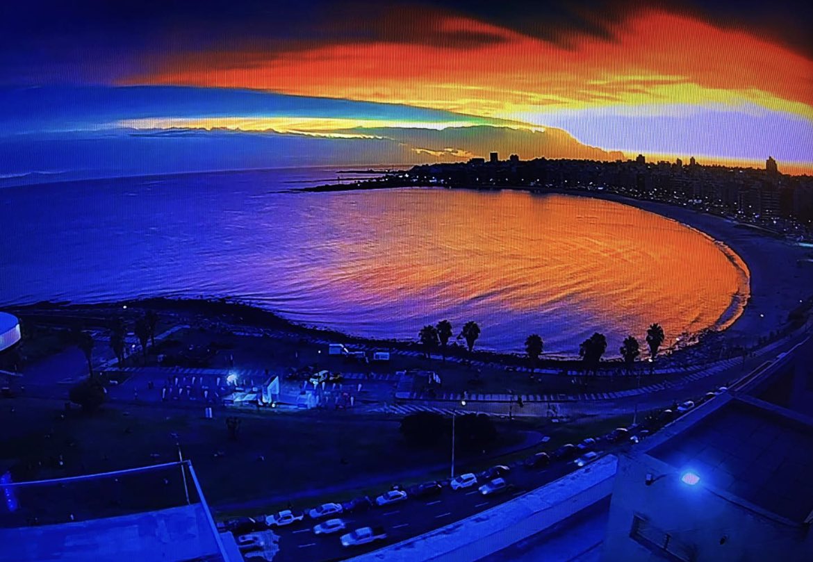 Montevideo prendido fuego después de la tormenta.💙