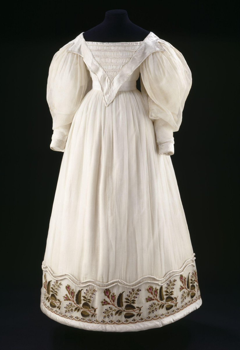 Wedding dress, 1830. Victoria & Albert Museum.