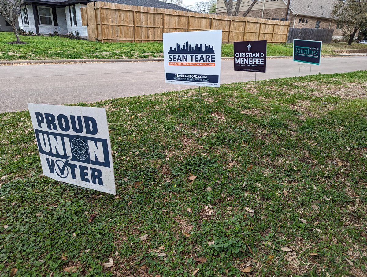 Election Day is just three days away, and we're working hard to get out the vote for labor champions @SeanTeareforDA, @CDMenefee and @ElectAnnetteR!

Polls open at 7am on Tuesday - vote for labor champions all the way down the ballot!

👉 workingpeoplepac.com

#ProudUnionVoter