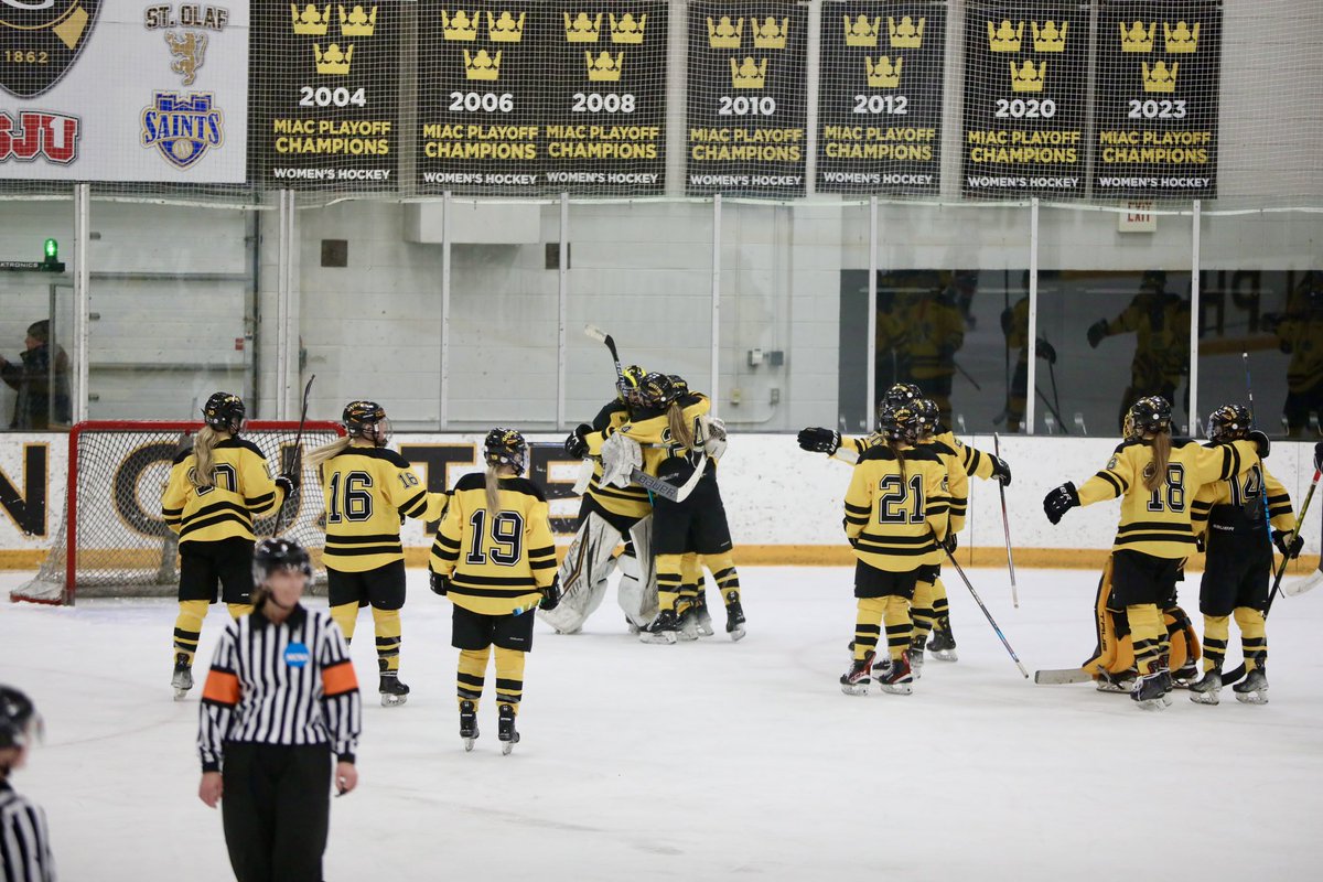 GustieAthletics's tweet photo. 𝑮𝑶𝑳𝑫𝑬𝑵 𝐆𝐔𝐒𝐓𝐈𝐄𝐒.

Four MIAC Playoff Championships in a row…gonna have to make some space at the Don for another banner…

#GoGusties | #d3hky https://t.co/ElVDWaugaJ