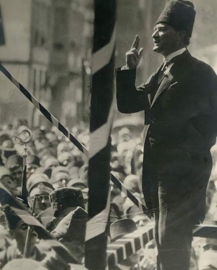 Karizmaya bak,ölüme çağırsa koşarsın